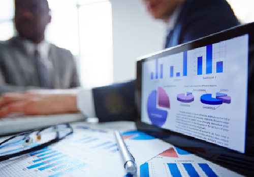 Com as rápidas transformações no mercado de trabalho, o aprendizado contínuo se torna essencial para a permanência profissional