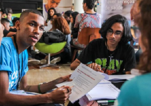 Jovens veem no emprego CLT o caminho para estabilidade e crescimento