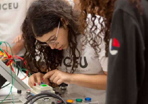 Novos cursos técnicos com foco em Inteligência Artificial formam profissionais para resolver desafios reais do mercado